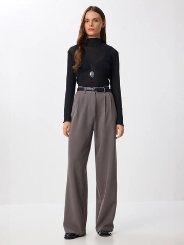 Wide Leg Pantalon à pince Happiness İstanbul en gris