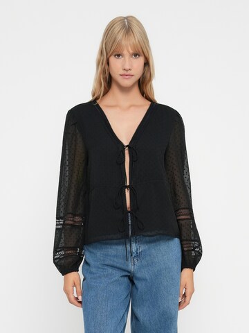 Bluză de la Abercrombie & Fitch pe negru: față