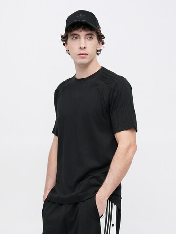 ADIDAS ORIGINALS Μπλουζάκι 'CUTLINE' σε μαύρο: μπροστά