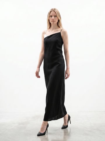 Viore Evening Dress in Black