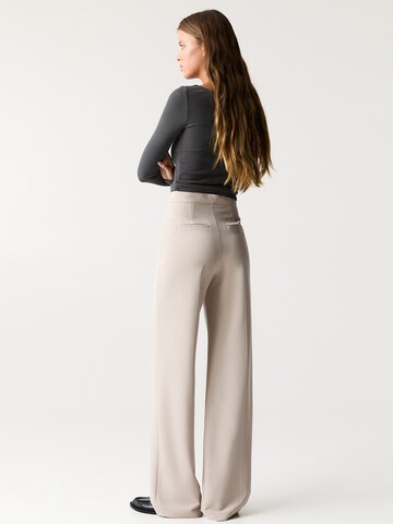Wide Leg Pantalon à plis Pull&Bear en gris