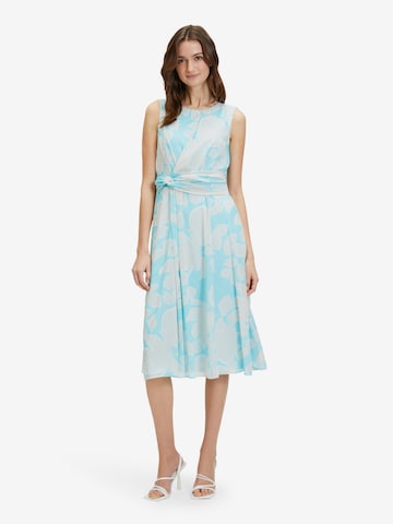 Robe de cocktail Betty & Co en bleu : devant