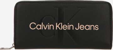 Calvin Klein Jeans Wallet in Black: front