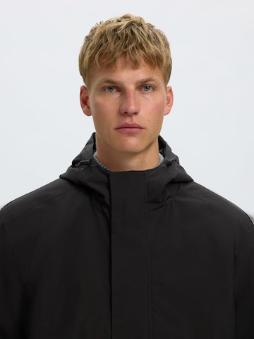 SELECTED - Chaqueta funcional 'FOREST' en negro