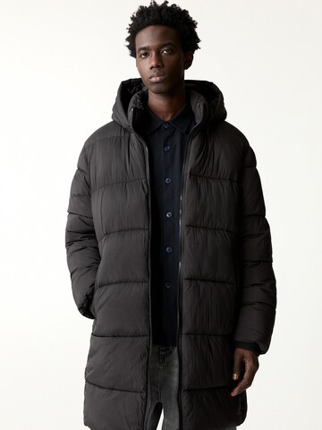 Cappotto di mezza stagione di Pull&Bear in nero: frontale