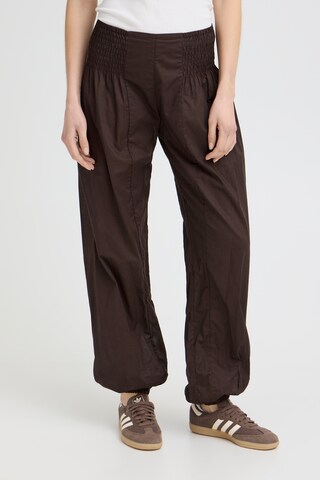 PULZ Jeans - Tapered Pantalón ' Jill ' en marrón: frente
