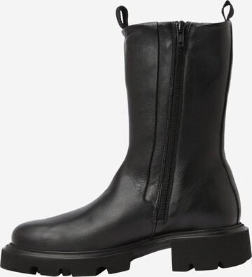 BLACKSTONE Ankle Boots in Black