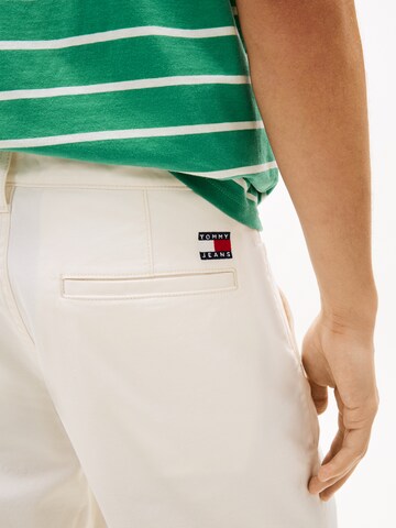 Tommy Jeans Regular Trousers 'SCANTON' in White