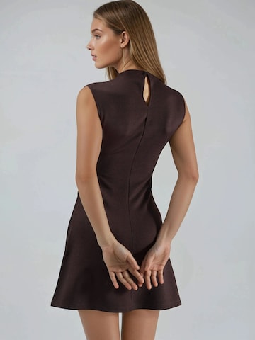 Busem - Vestido em castanho