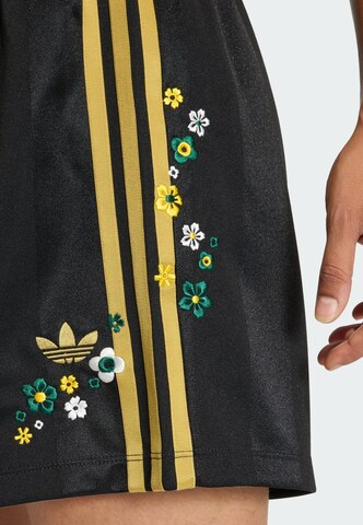 ADIDAS ORIGINALS Loosefit Shorts 'Adidas Originals x Liberty London Firebird' in Schwarz