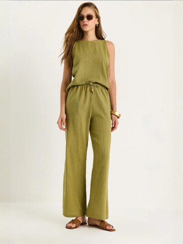 Completo pantalone di Bianco Lucci in verde