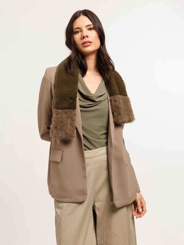 LOEVENICH Schal in Grün: Vorderseite