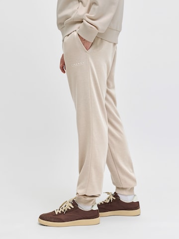 JJ Rebel Дънки Tapered Leg Панталон 'JREBROCKY' в бежово