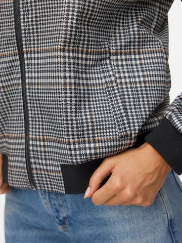 Giacca di mezza stagione 'VMPIPER' di VERO MODA in nero