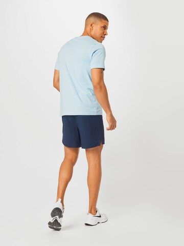 NIKE Regular Sportshorts in Blau