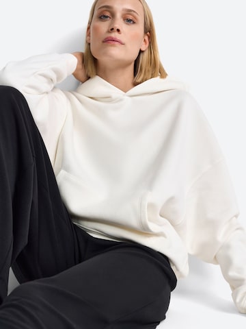 Rich & Royal Sweatshirt i vit