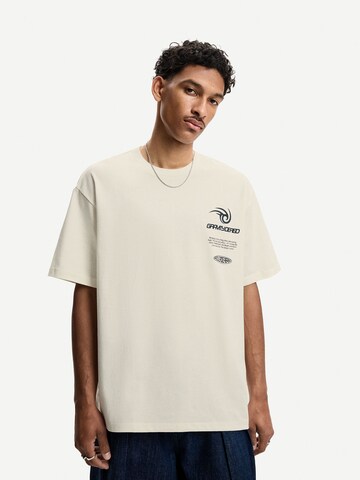 T-Shirt Bershka en blanc : devant