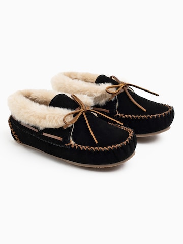 Minnetonka - Mocassins 'Chrissy' em preto