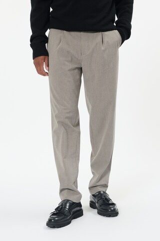 Effilé Pantalon chino 'Kian' Matinique en beige : devant