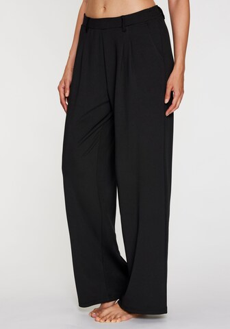 H.I.S Wide leg Pleat-Front Pants in Black: front