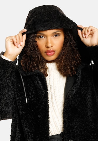 Werner Christ Winter Coat 'Aya' in Black