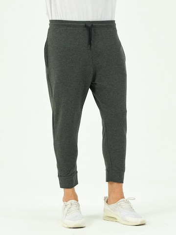 Effilé Pantalon C&City en gris