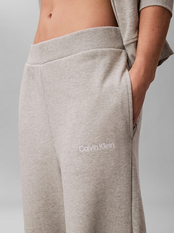 Loosefit Pantalon de sport Calvin Klein Sport en gris