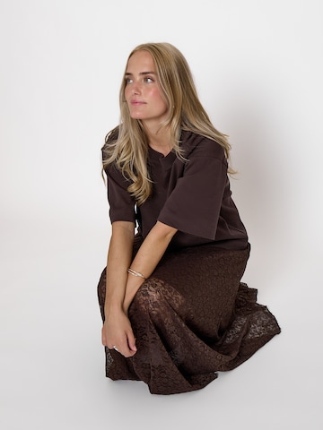 Peppercorn Top 'Fiola' – hnědá