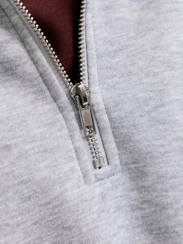 JACK & JONES Sweatshirt in Grau
