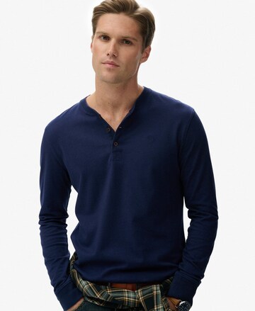 T-Shirt 'Essential' Superdry en bleu : devant