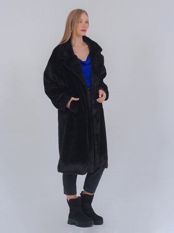 FRESHLIONS Winter Coat 'Leani' in Black