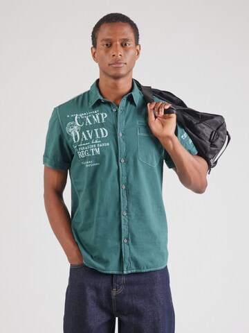 Coupe slim Chemise CAMP DAVID en vert : devant