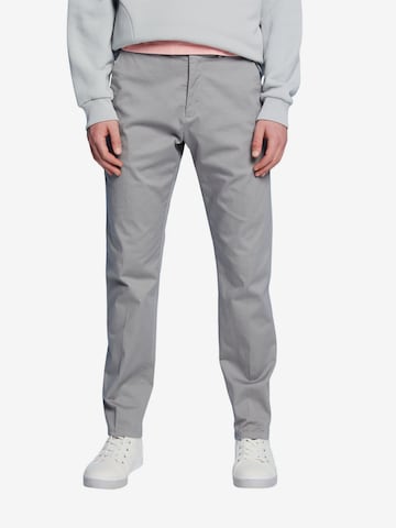 Coupe slim Pantalon chino ESPRIT en gris : devant