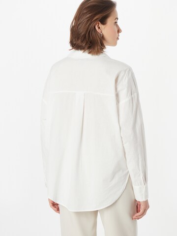 PIECES - Blusa en blanco