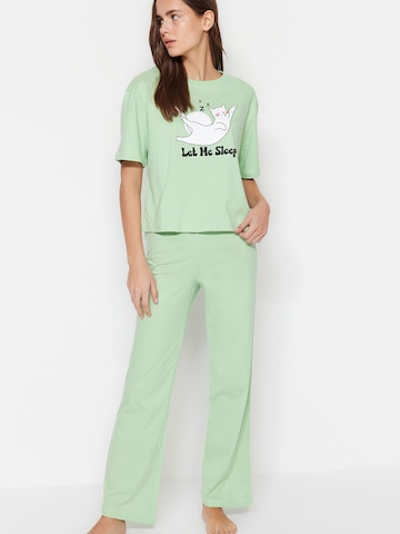 Trendyol Πιτζάμα σε πράσινο: μπροστά