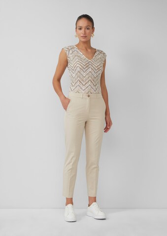 s.Oliver BLACK LABEL Tapered Broek in Beige: voorkant
