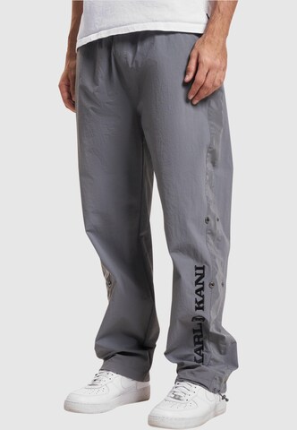 Loosefit Pantaloni di Karl Kani in grigio: frontale