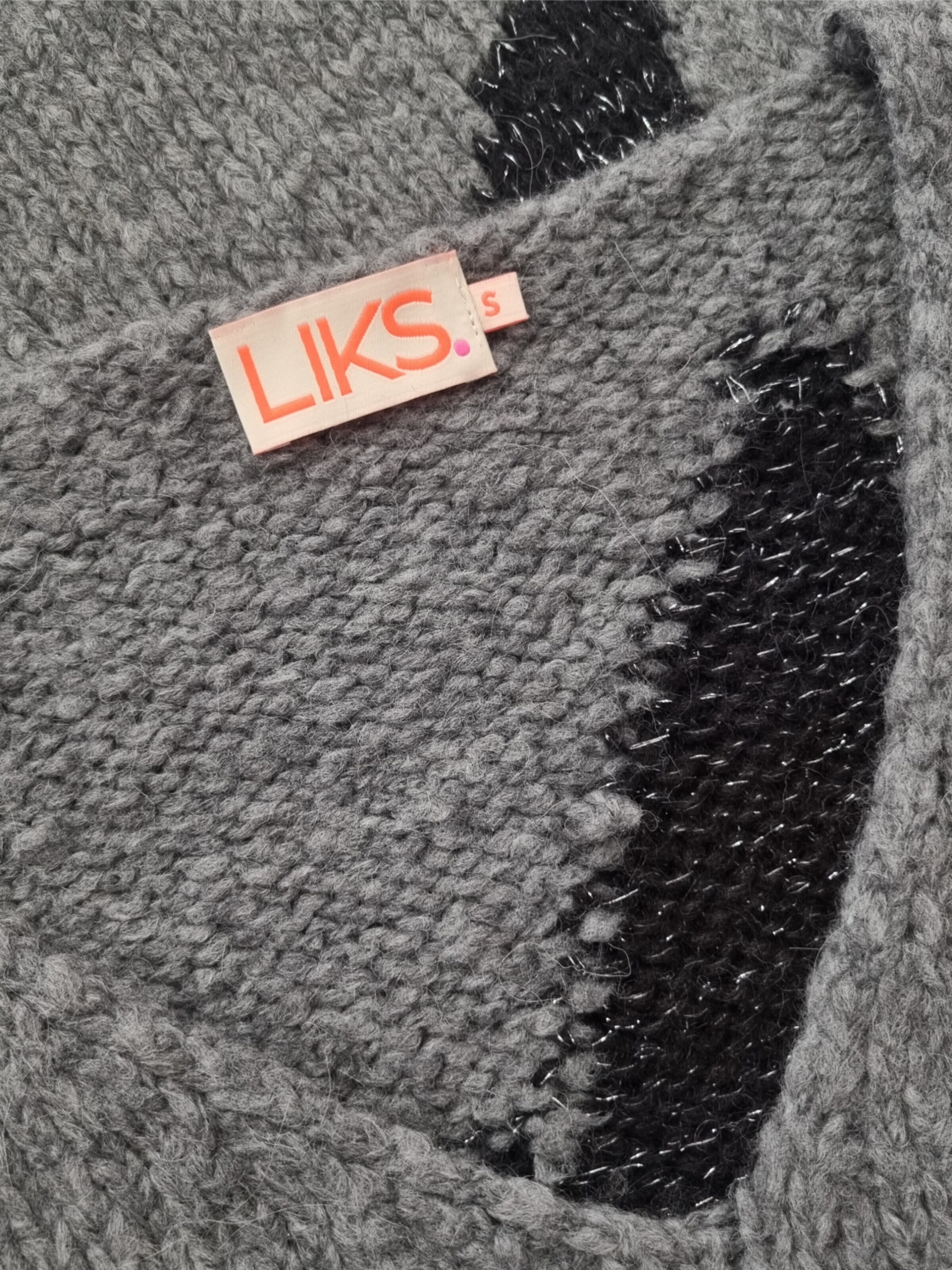 LIKS. Munich Tröja 'Strickpullover Stern mit V Ausschnitt - AlinaC' i grå