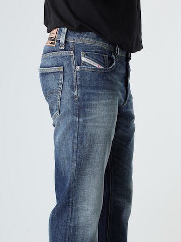 DIESEL - regular Vaquero 'Larkee-X' en azul