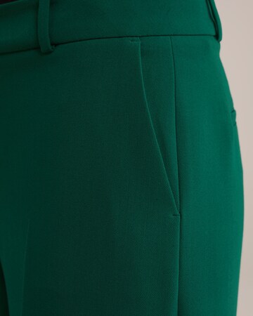 WE Fashion Regular Trousers in Green