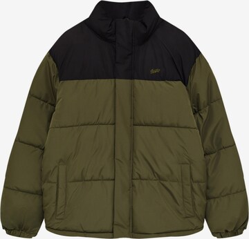 Pull&Bear Winter Jacket in Green: front