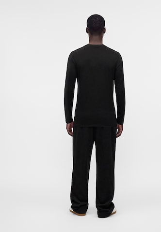 GUESS - Camiseta en negro