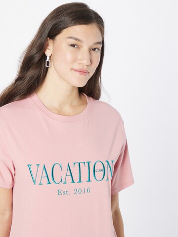 On Vacation Club T-Shirt in Pink