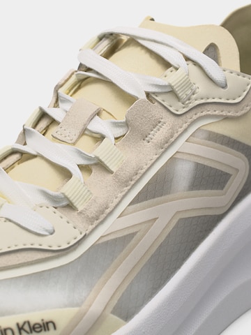 balta Calvin Klein Sportbačiai be auliuko 'CHUNKY RUN CKSTRIPE LUP TRAN RIP'