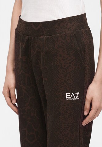EA7 Emporio Armani Zúžený strih Nohavice - Hnedá