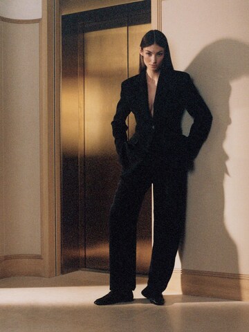 RÆRE by Lorena Rae Blejzer 'Lino' - Čierna