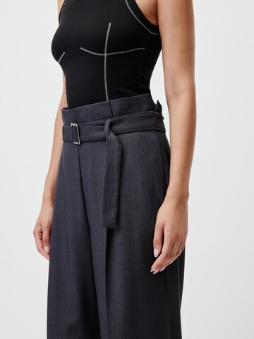 Wide Leg Pantalon à pince 'Jocy' LeGer by Lena Gercke en gris