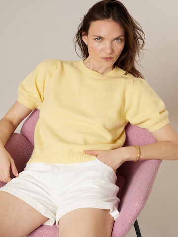 Pull-over 'Nevalia' Deeluxe en jaune : devant