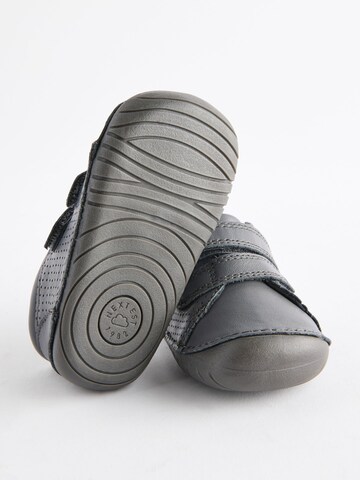 Chaussure basse Next en gris