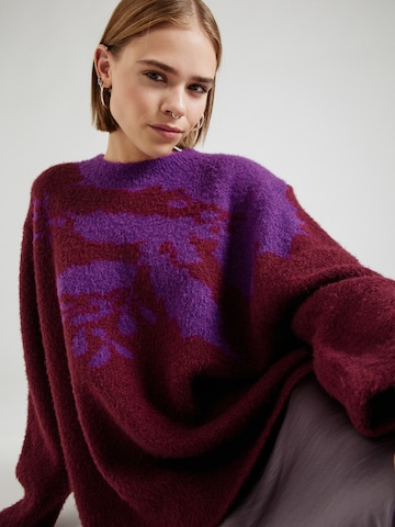 Pullover 'Holly Christmas' di Warehouse in rosso